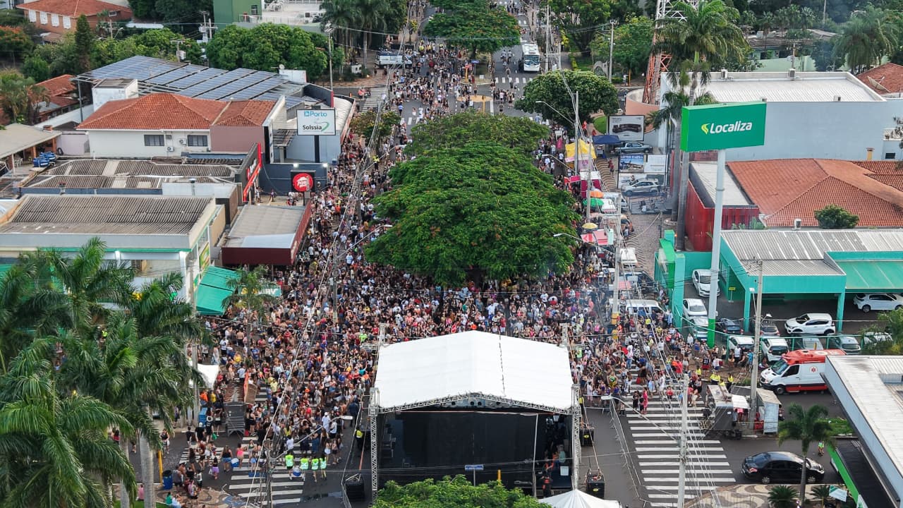 Foto 5 de 17 — Foi pra Bento? Veja como ficou a avenida no Carnaval 2026 em Araraquara
